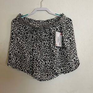 GiGiO Animal Print shorts with elastic waist band with pockets